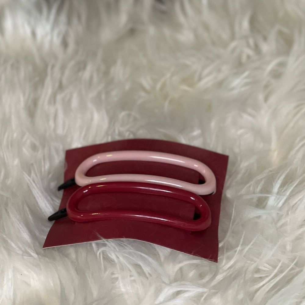 Pink Makeup Eraser hair clips. Brand new, never used. Unopened.